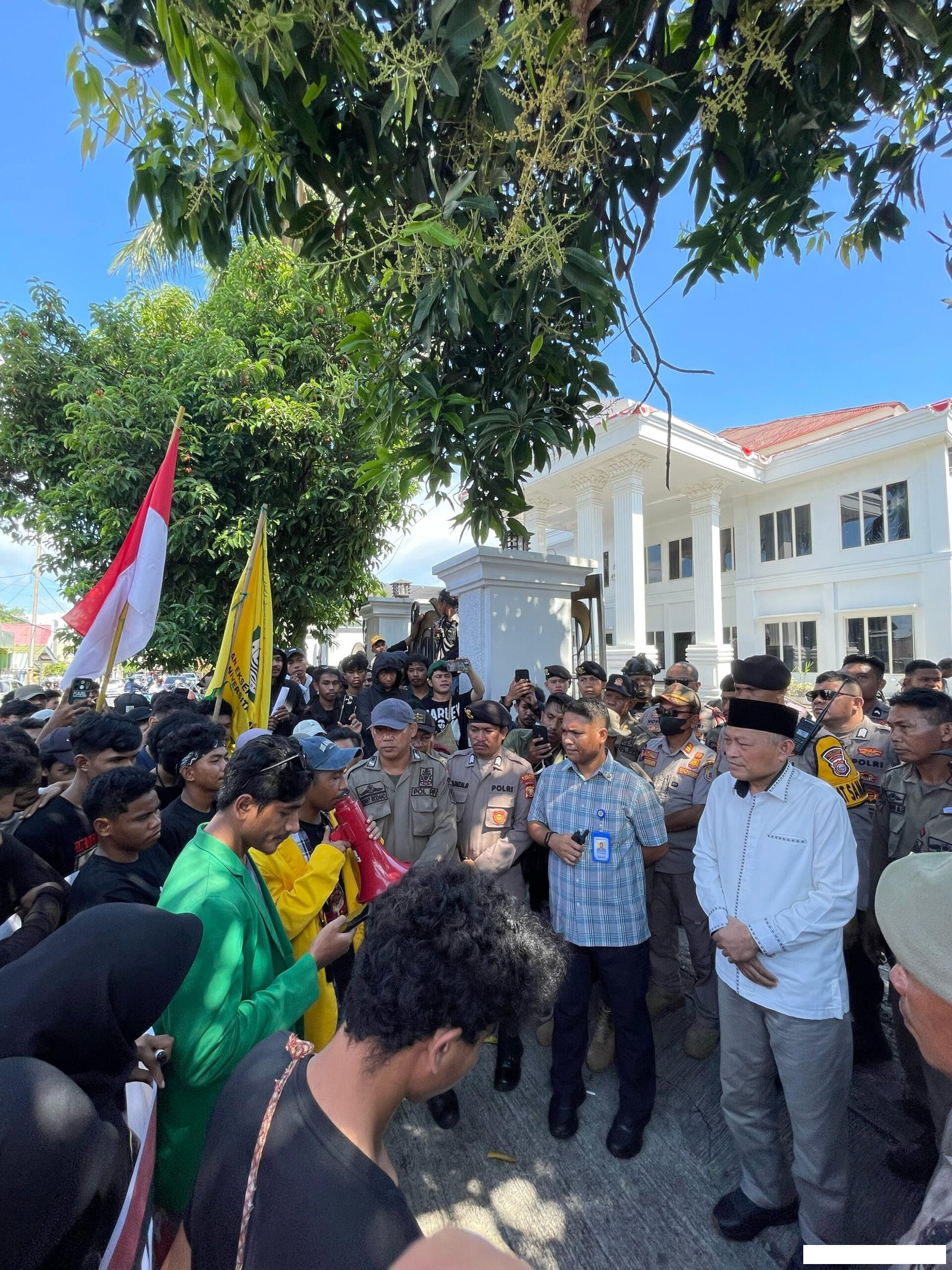 Gerakan Demonstrasi Mei Berlawan di Kota Ternate, Wagub Malut Temui Massa Aksi Bicarakan Personal Buruh dan Pendidikan 