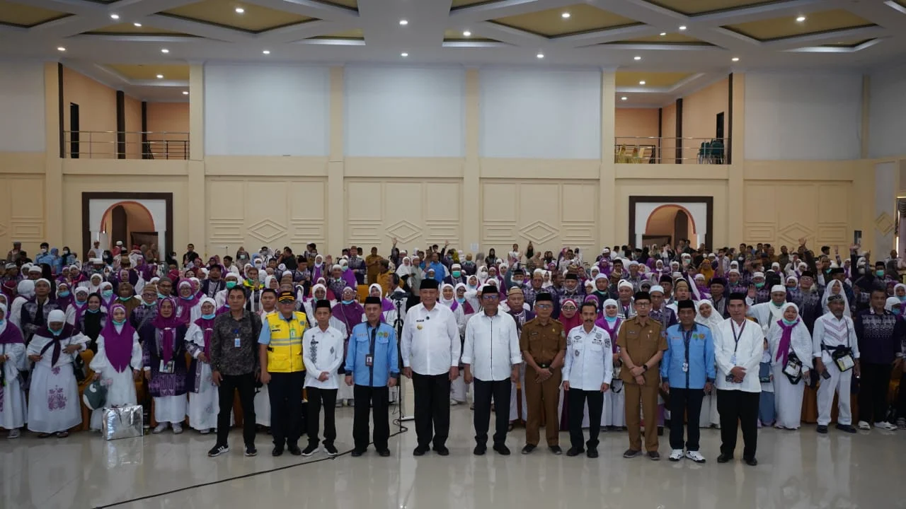 Gubernur Gorontalo Sambut Hangat Kedatangan Jemaah Haji Kloter 28