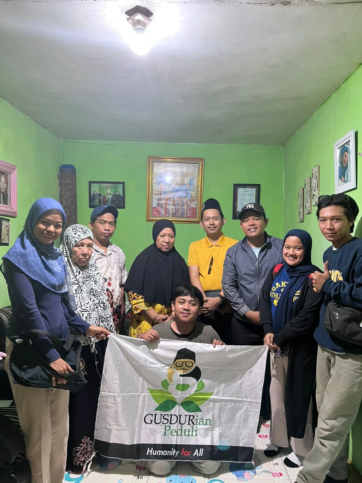 GUSDURian Makassar Wakili GUSDURian Peduli, Serahkan Tali Asih pada Keluarga Dandi