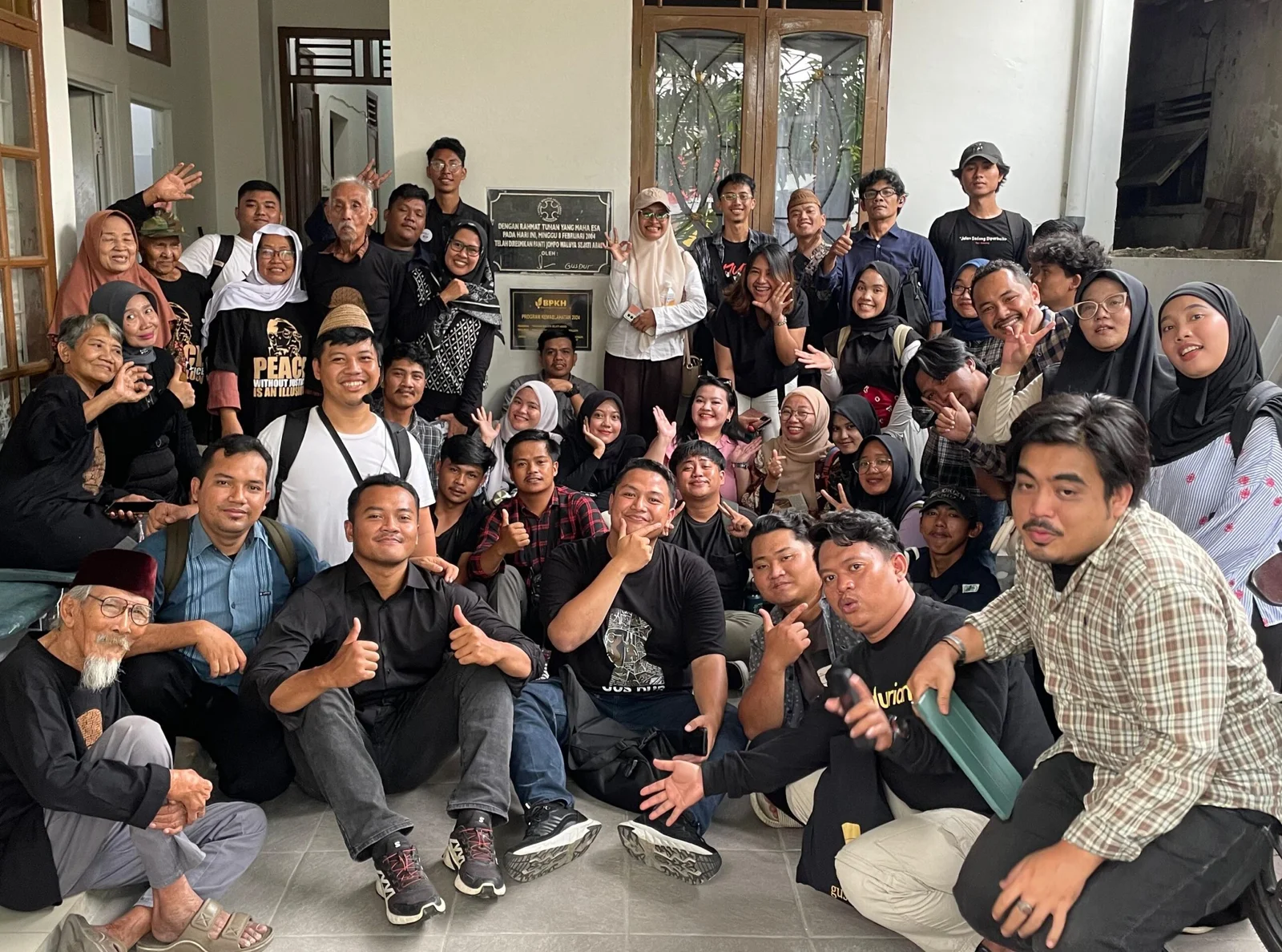 Mengapa Suara Perdamaian Lebih Nyaring dari Arah Komunitas, Bukan Pemerintah?