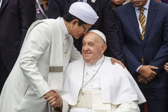 Dunia Berkabung: Paus Fransiskus, Simbol Perdamaian Lintas Agama, Telah Wafat