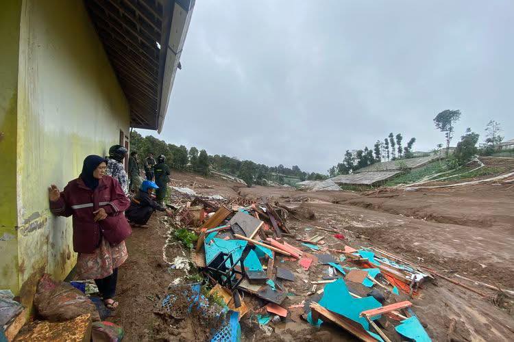 Longsor di Bandung Barat, Delapan Orang Tewas dan 82 Masih Dicari
