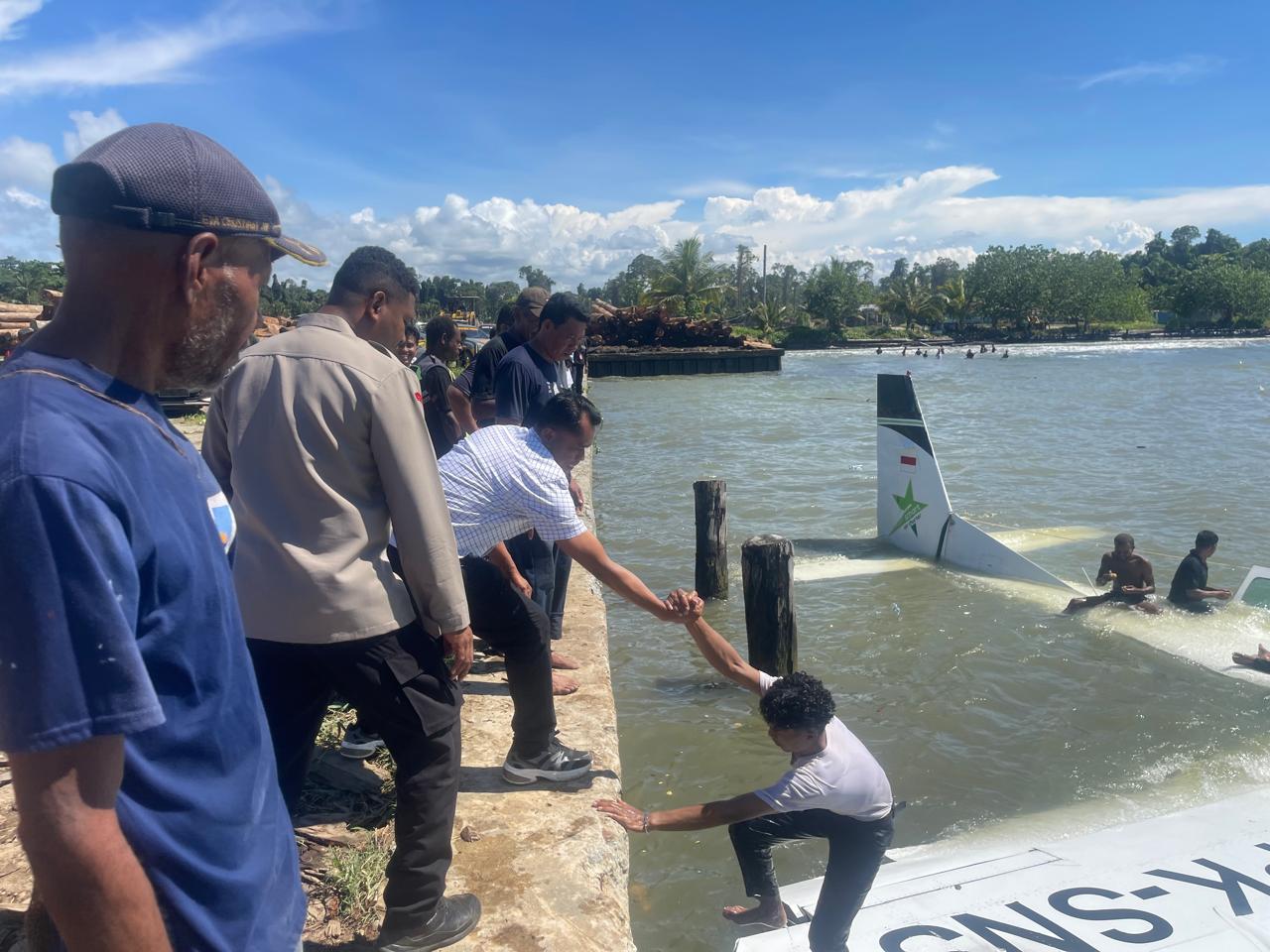 Pesawat Smart Air Jatuh Saat Mendarat di Pesisir Nabire, Seluruh Penumpang Selamat