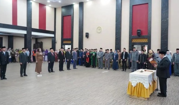 Wali Kota Adhan Dambea Lantik Sembilan Pejabat Eselon II Pemkot Gorontalo