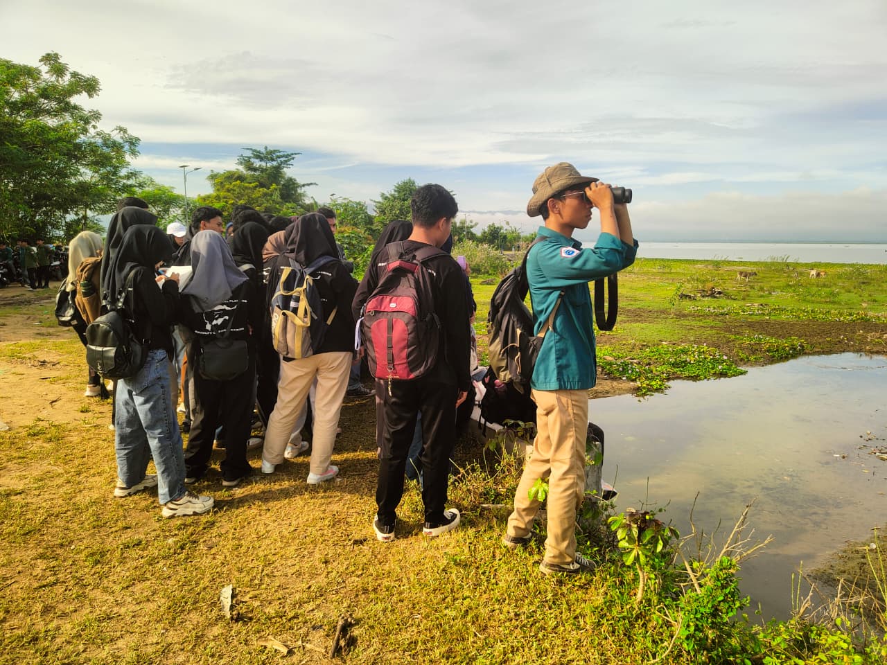 Asyiknya Sensus Burung Air di Danau Limboto