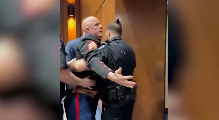 Veteran Marinir Protes di Sidang Senat AS, Insiden Pengamanan Picu Perdebatan