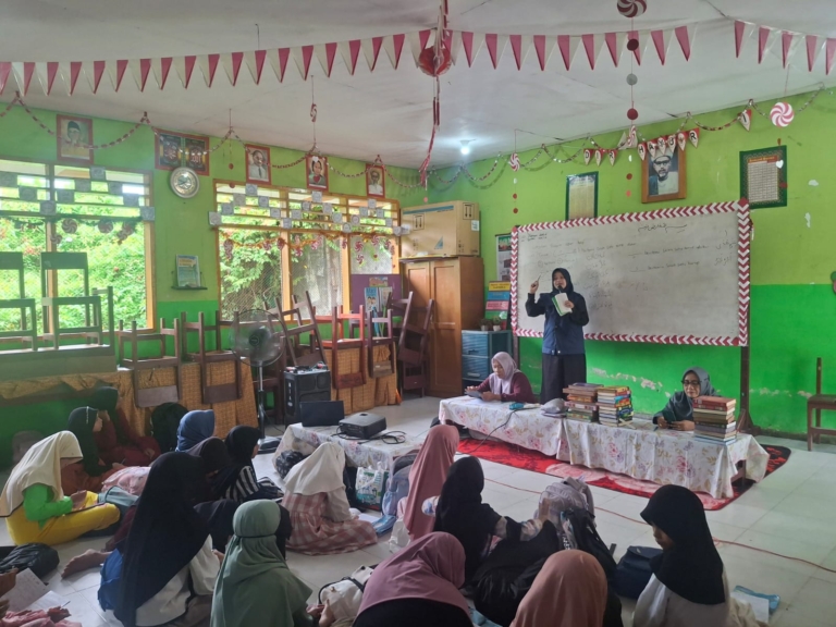 Mahasantri Khatamun Nabiyyin Tebar Dakwah Ramadan Melalui Program SDKN di Palu