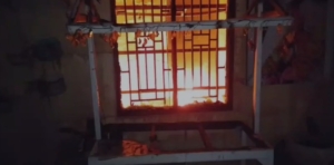 Breaking News! Kebakaran Rumah di Kompleks Asrama Haji Gorontalo, Petugas BPBD Sigap Padamkan Api