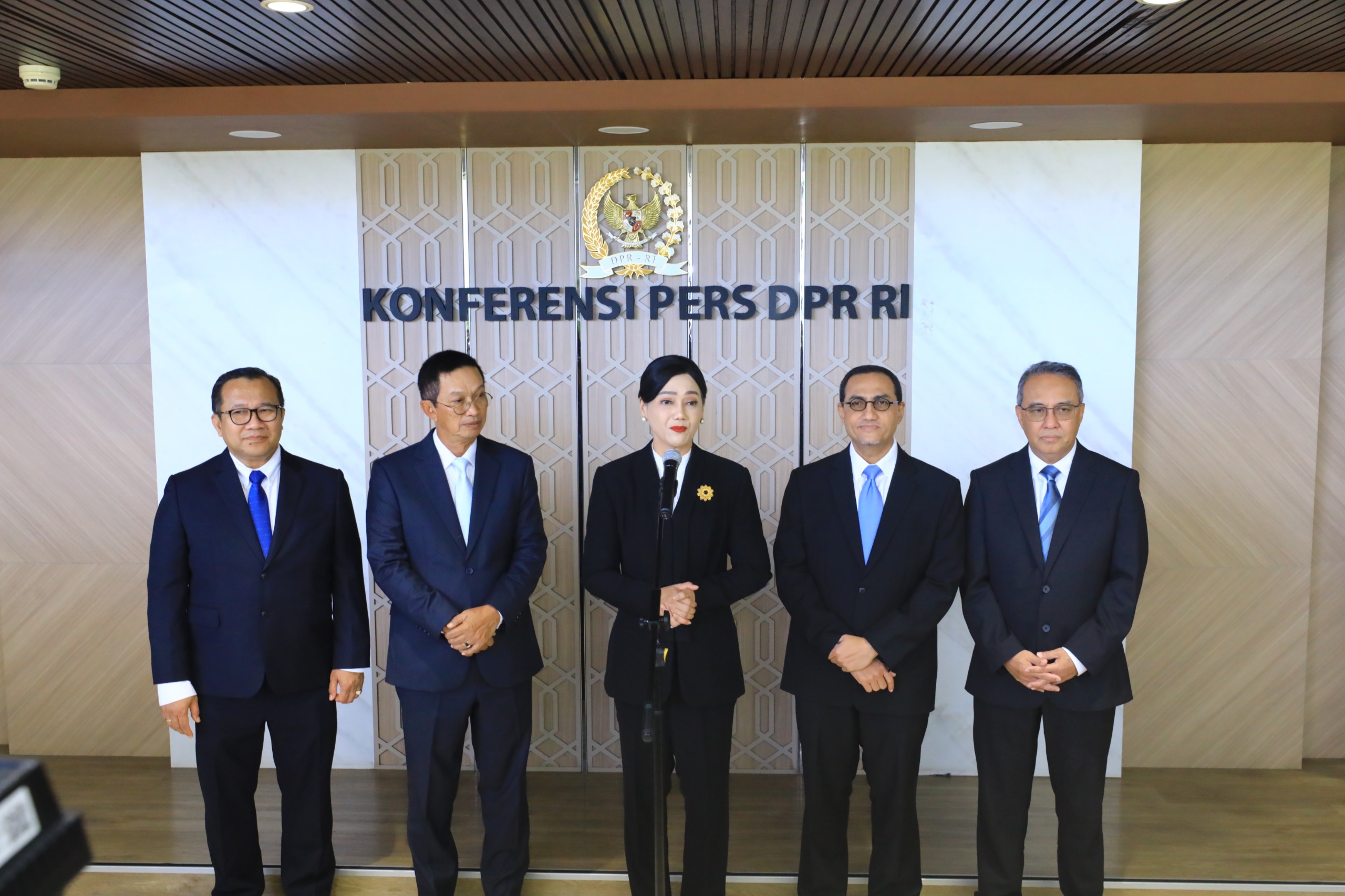 DPR Tetapkan Lima Calon Komisioner OJK, Friderica Widyasari Dewi Jadi Ketua