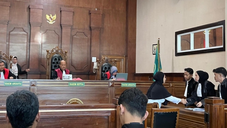 LBH PB PMII saat berada di ruang sidang untuk mengajukan permohonan penangguhan penahanan.