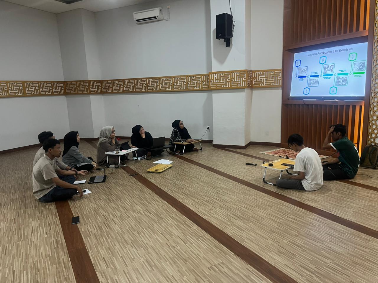 Mahasiswa S3 PKUMI Gelar Pelatihan Essay Beasiswa Indonesia Bangkit Kemenag RI