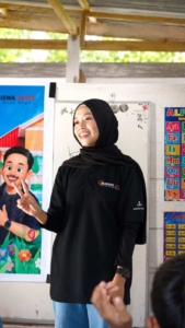 Nurul Fadillah Bawa Semangat Literasi dan PHBS ke Sekolah Kolong Kampung Bara Barayya