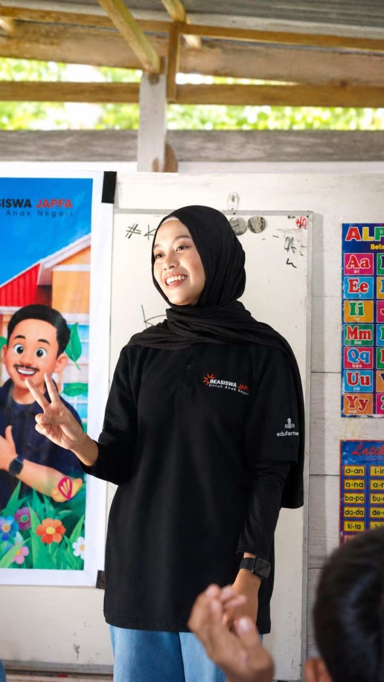 Nurul Fadillah Bawa Semangat Literasi dan PHBS ke Sekolah Kolong Kampung Bara Barayya