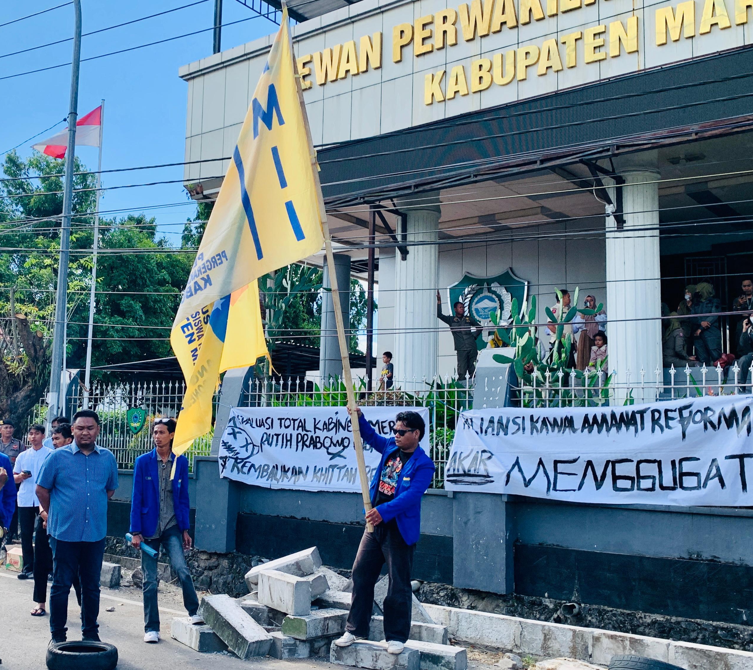 Kembalikan Khittah Reformasi,PMII Maros dan SAPMA PP bentuk Aliansi AKAR lakukan unjuk rasa