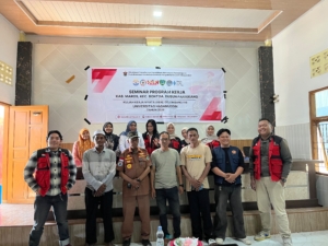 BANGUN KETAHANAN LINGKUNGAN DARI DESA: MAHASISWA KKN TEMATIK PERUBAHAN IKLIM UNHAS GELAR SEMINAR PROGRAM KERJA DI DESA PAJUKUKANG