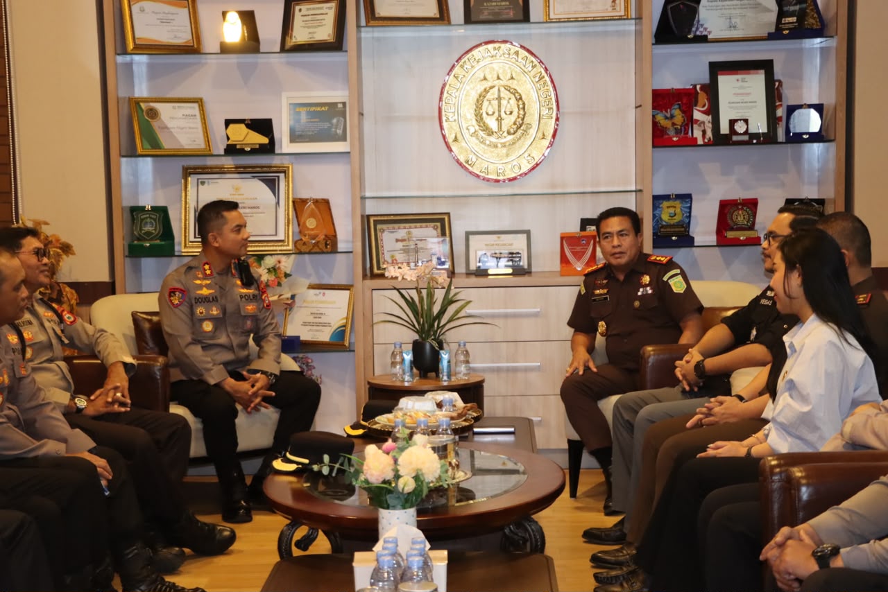 Silaturahmi Kapolres Maros dan Kajari Maros Perkuat Sinergitas Penegakan Hukum di Kabupaten Maros