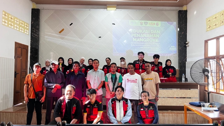 Mahasiswa KKN Unhas Gelar Edukasi Pelestarian Mangrove di Desa Pajukukang