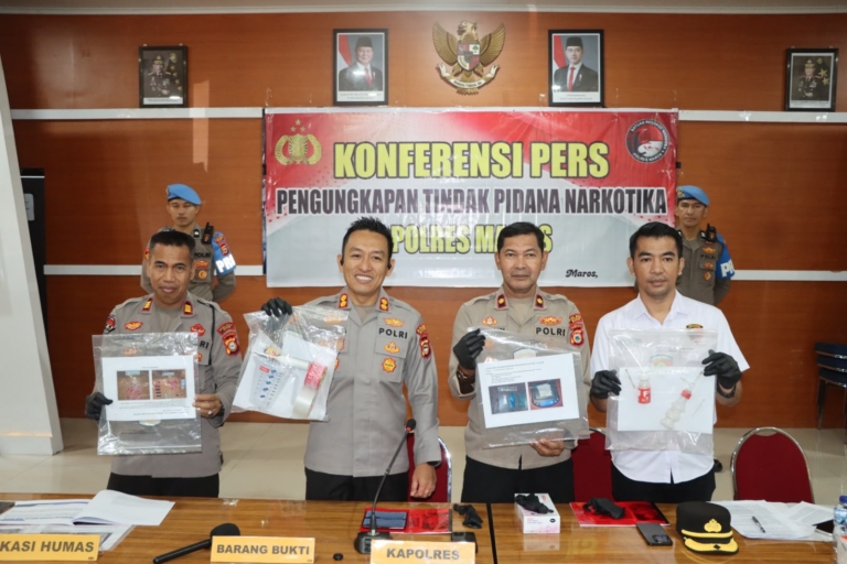 Polres maros berhasil ungkap Peredaran Cairan Sintetis,84 Botol Cairan Sintetis dan 8 Tersangka Diamankan