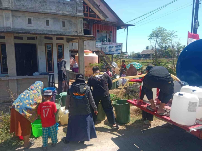 Al-Huffazh Peduli Gerak Cepat, Warga Dusun Taipa Terbantu di Tengah Krisis Air Bersih