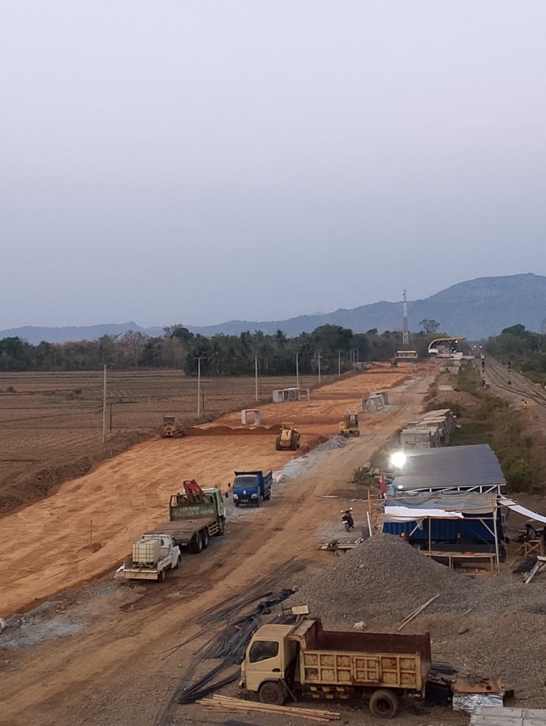 Proyek Jalan Akses Stasiun Ma’rang Disorot, Material Timbunan Diduga Berasal dari Tambang Tak Berizin