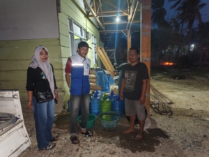 Hari ke-26, KOPRI PMII Bersama YR-TIM Salurkan Bantuan Air Bersih di Desa Marisa Selatan